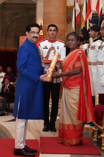 Industrialist Kumar Mangalam Birla receives Padma Bhushan