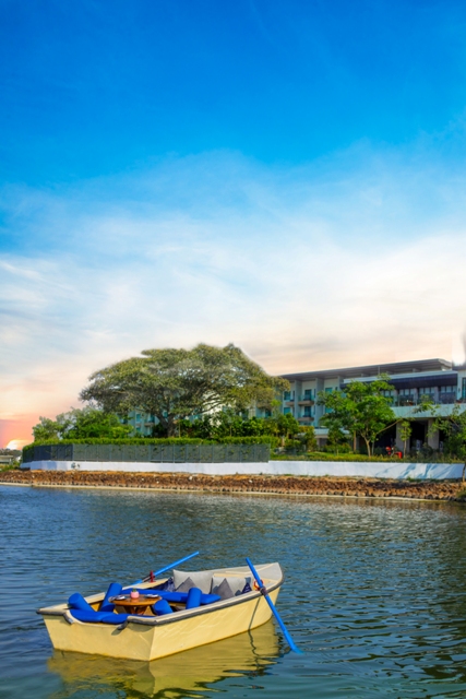 Experience a Luxurious Sunset on a Boat with Curated Gastronomy at JW Marriott Bengaluru Prestige Golfshire Resort & Spa