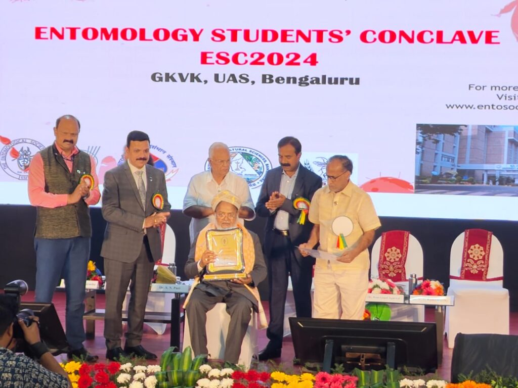 Dhanuka Group Chairman Conferred Lifetime Achievement Award by EntomoloDhanuka Group Chairman Conferred Lifetime Achievement Award by Entomological Society of Indiagical Society of India