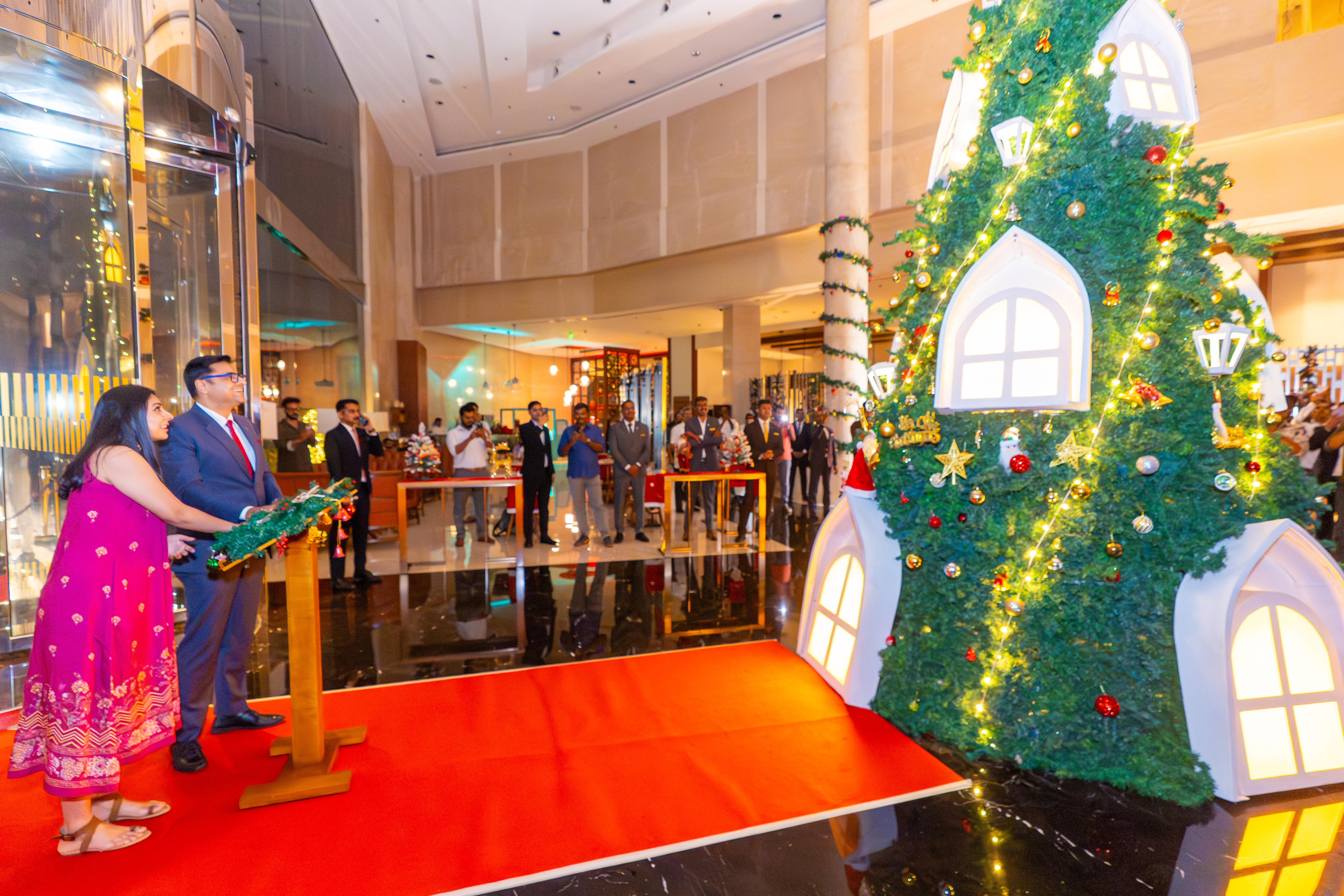 IMG_Kochi Marriott Hotel General Manager Sachin Malhotra and popular actress Leona Lishoy unveils the Christmas Tree Lighting