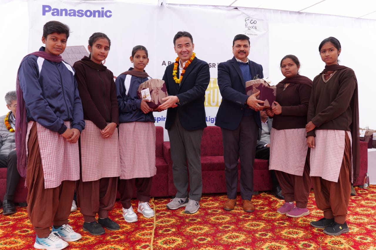 Mr. Tadashi Chiba and Mr. Adarsh Mishra presents solar lanterns to students, during the launch of the ‘Light Up the Future’ Intiative