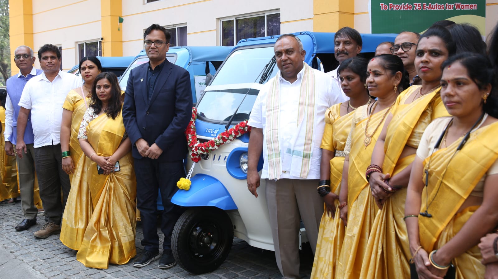 Uday Prakash, Vice President - Strategy and Implementation at Herbalife (Left in Blue) and T.S. Srivathsa, MLA of Krishnaraja Constituency, Mysuru (Right in White) with the beneficiaries